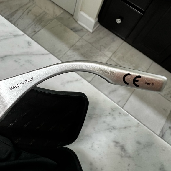 Balenciaga LED sunglasses in silver - Picture 10 of 15